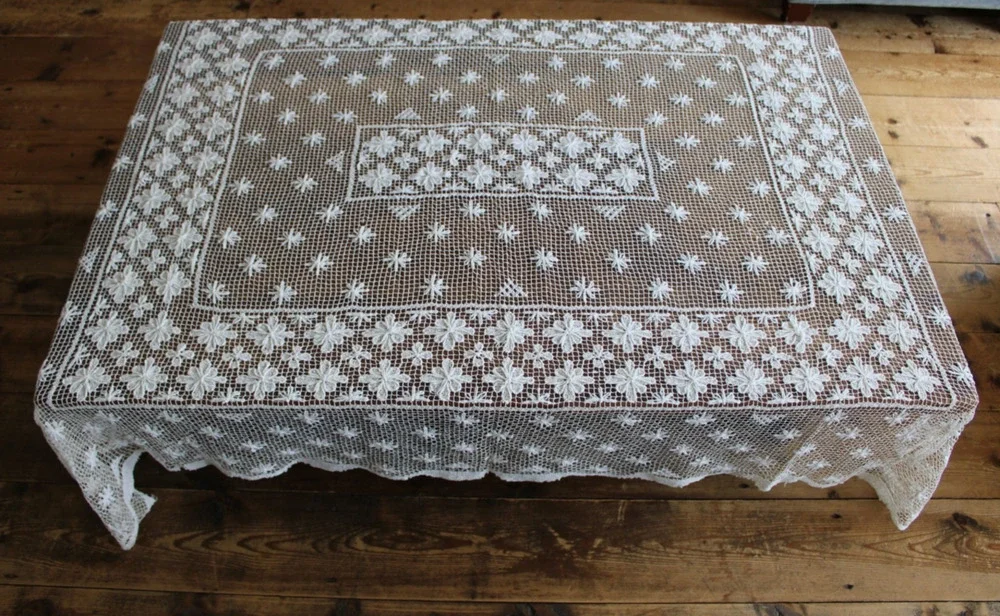 Vintage Handmade Crochet Lace White Tablecloth Shabby Chic Scallop 64